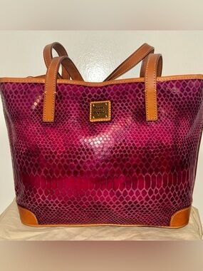 Dooney & Bourke Snakeskin
Embossed Charleston Handbag in Fuchsia!